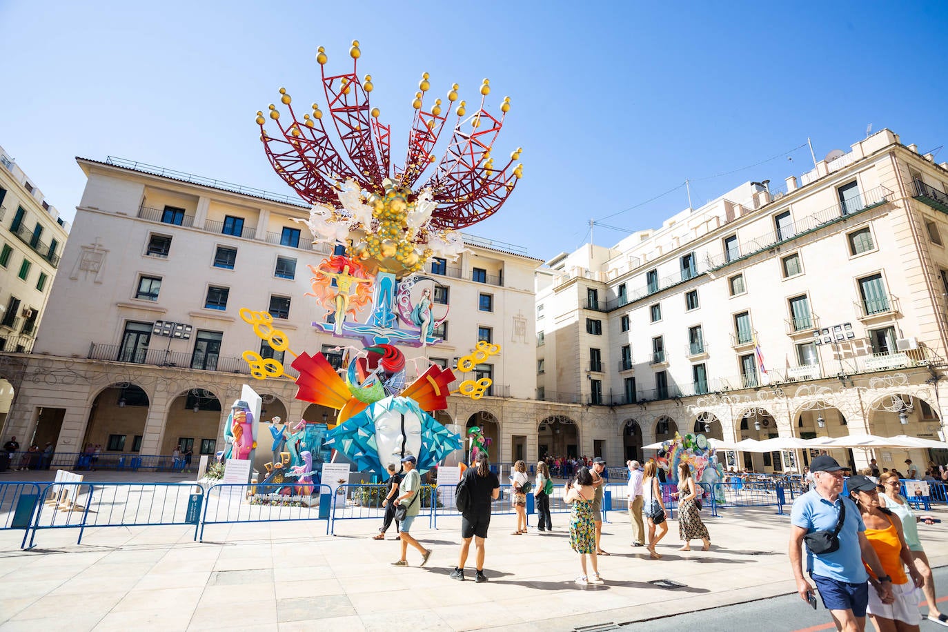 Un paseo por las Hogueras de Alicante 2024