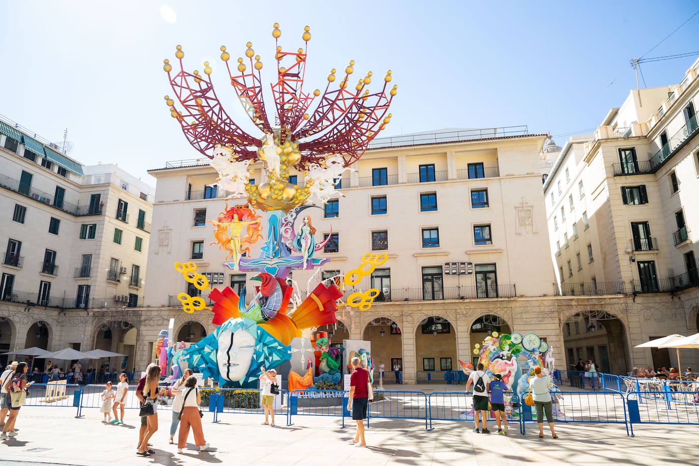 Un paseo por las Hogueras de Alicante 2024