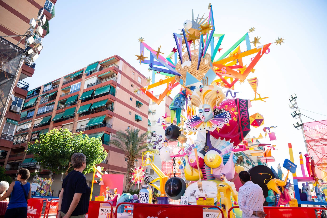 Un paseo por las Hogueras de Alicante 2024