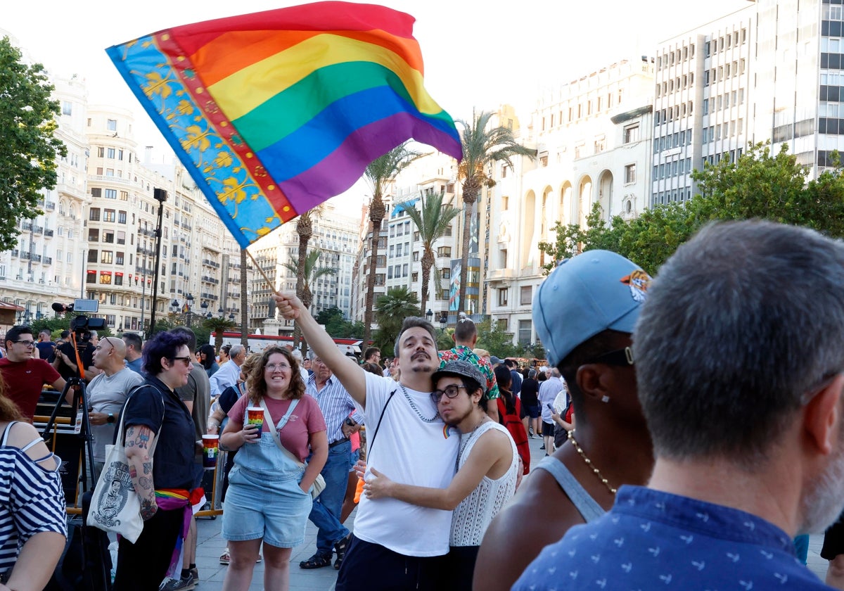 Ambiente en la presentación del Orgullo en Valencia.