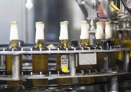 Elaboración de cerveza en la planta de Heineken en Quart de Poblet,