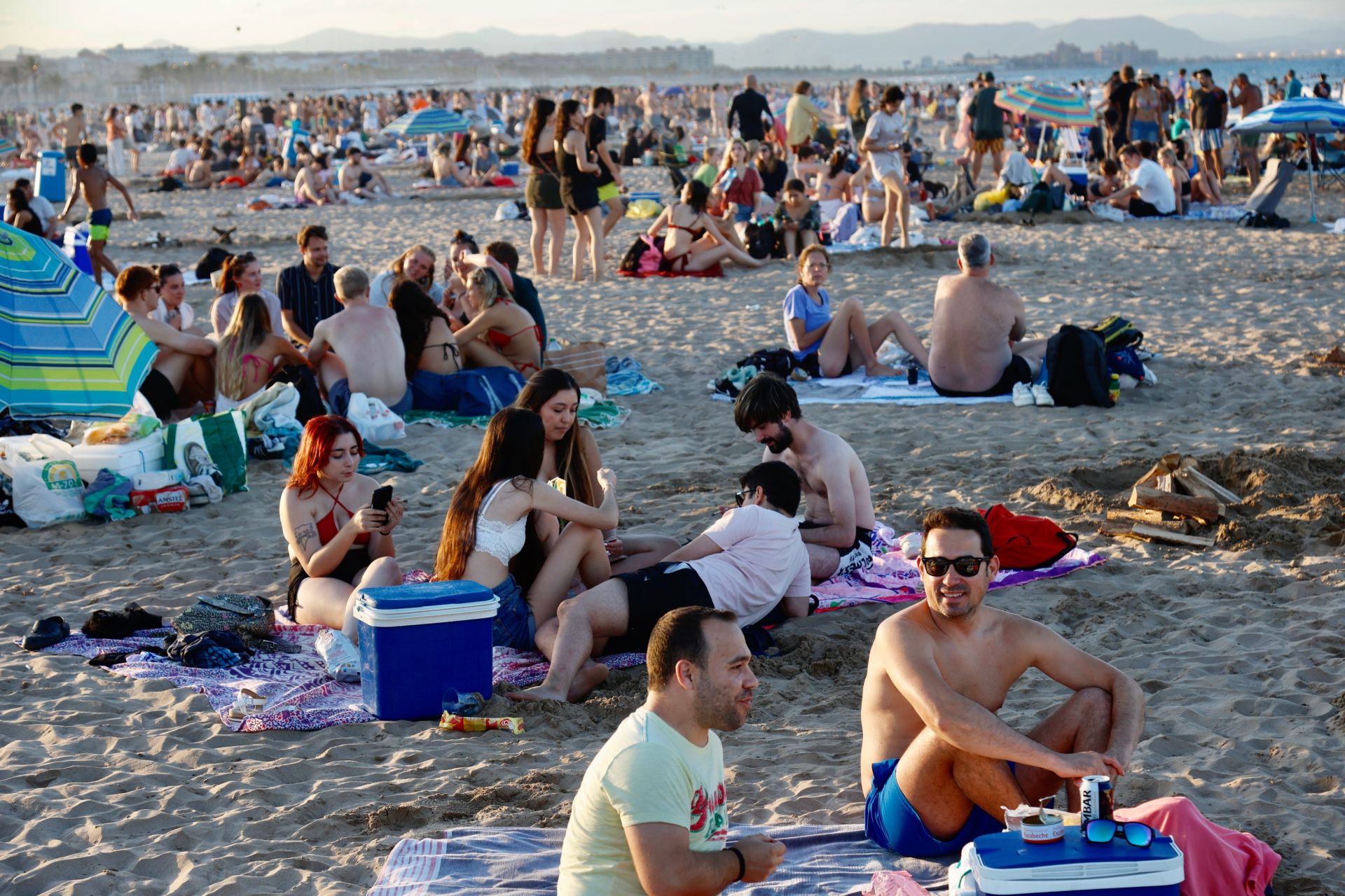 La noche de San Juan en Valencia, en imágenes