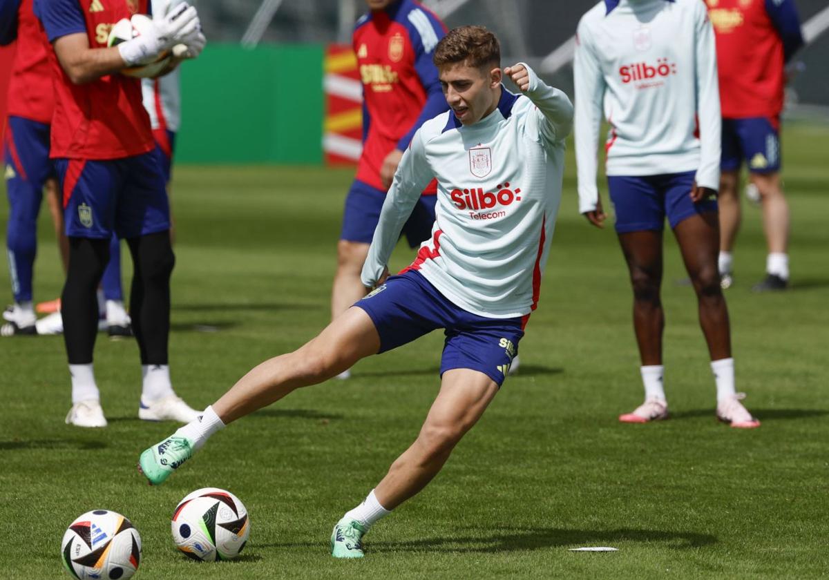 Fermín durante un entrenamiento de España en la Eurocopa 2024.