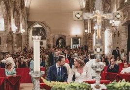 La pareja, durante la ceremonia en San Juan del Hospital de Valencia.