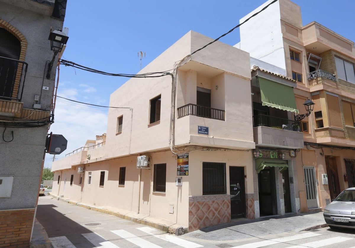 Calle Redolins de El Palmar, con apartamentos turísticos.