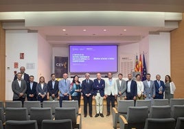 Directores y presidentes de Redit y de los institutos tecnológicos, junto al secretario autonómico de Industria.