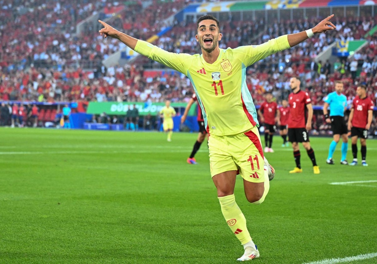 Ferran Torres celebra el gol del triunfo contra Albania.