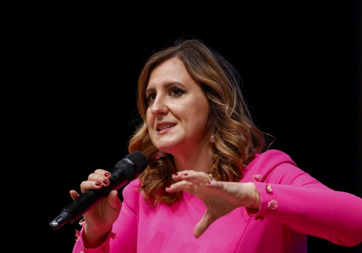 María José Catalá: «Si pongo la bandera del Orgullo, también pongo la del alzhéimer o el cáncer»