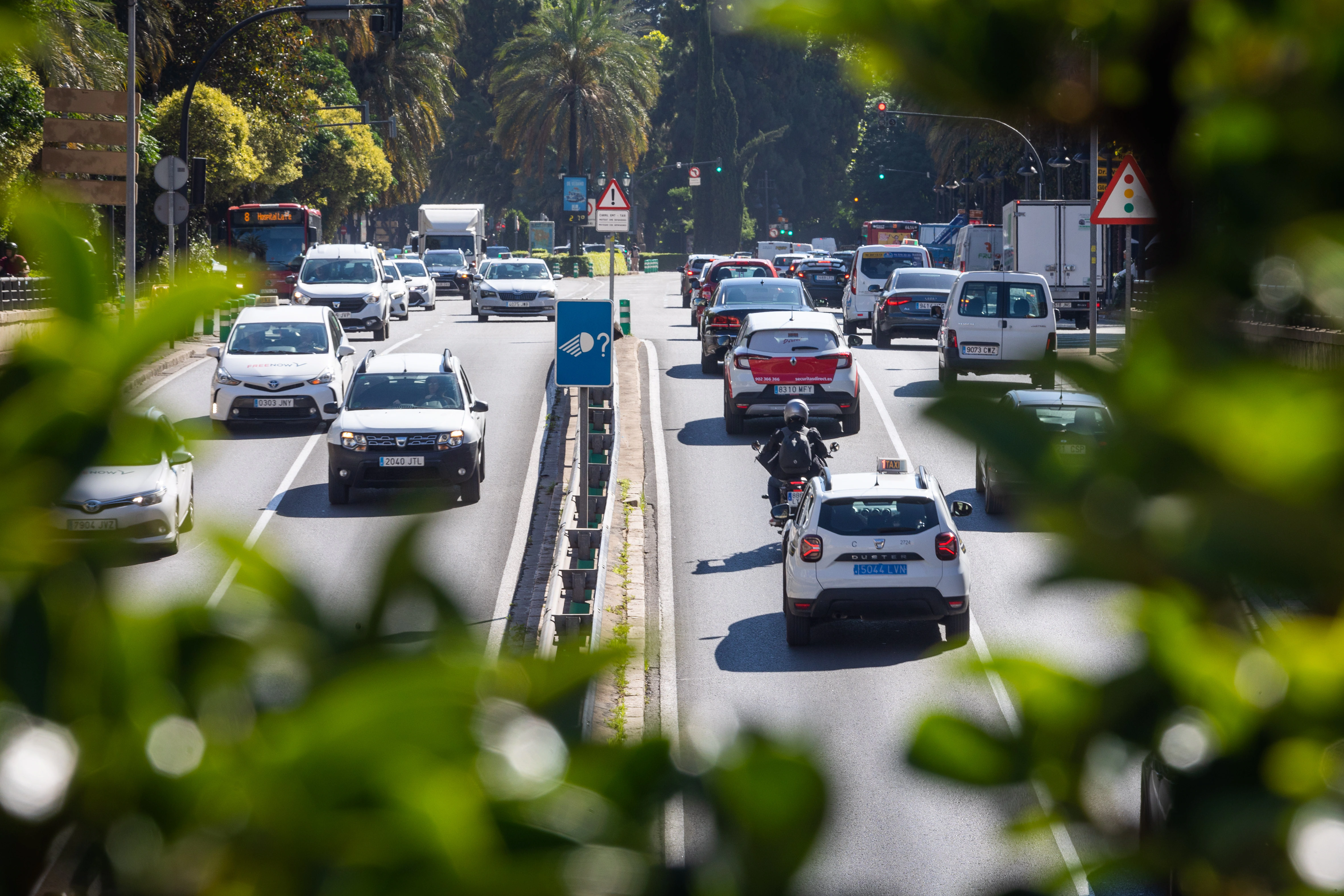 Valencia prohibirá en 2028 la circulación de coches contaminantes por la ciudad