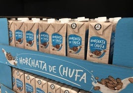 Horchata de chufa en el lineal de un supermercado de la compañía.