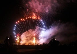 Espectáculo de fuegos artificiales en Godella.