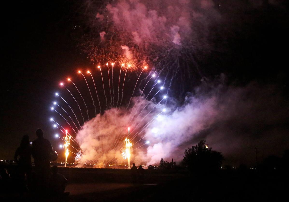 Espectáculo de fuegos artificiales en Godella.