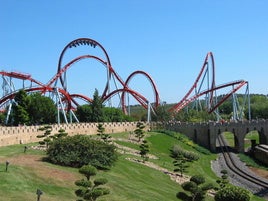 Una de las montañas rusas del parque de atracciones.