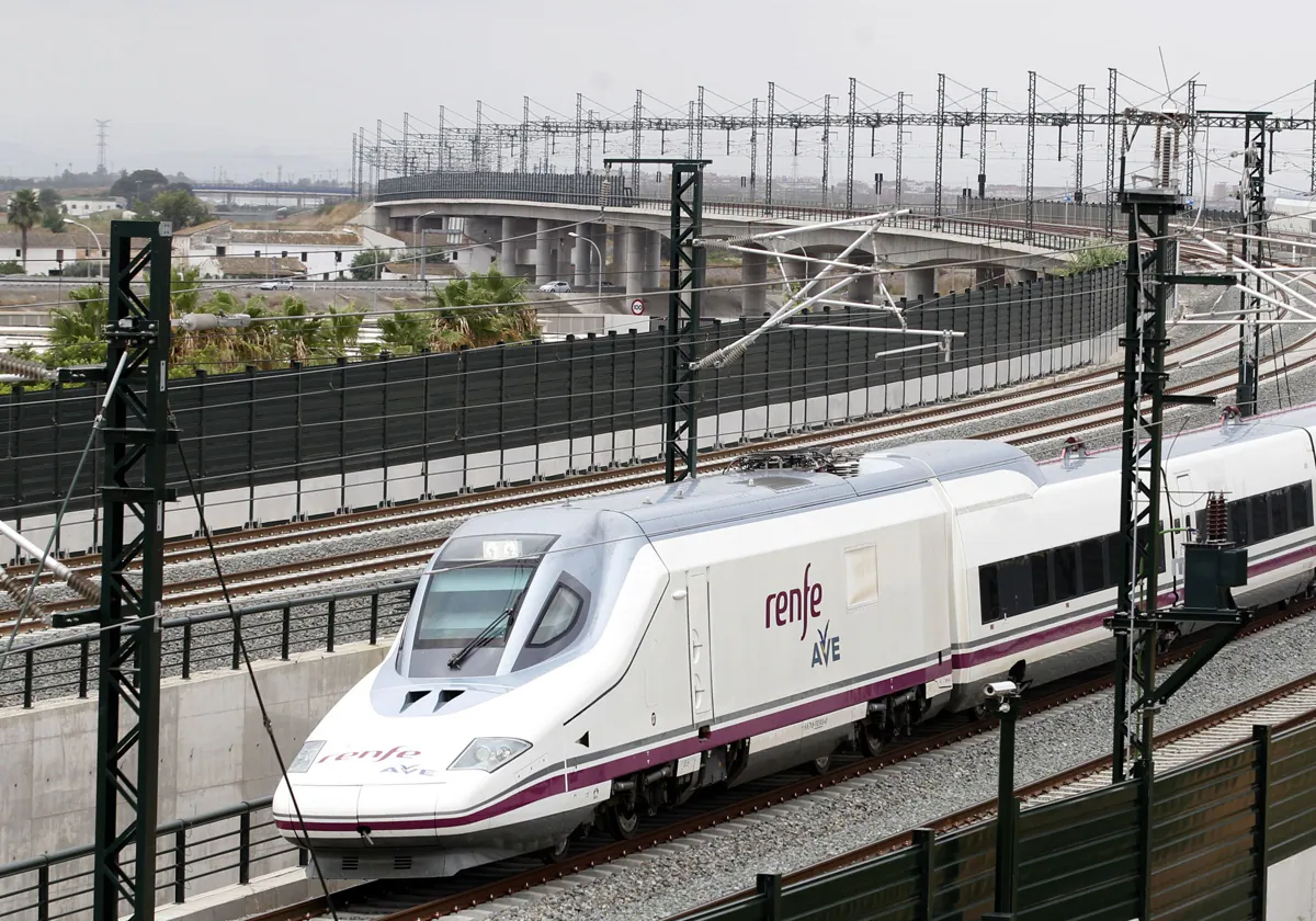 Una avería del AVE entre Madrid y Valencia-Castellón deja un tren parado 45 minutos