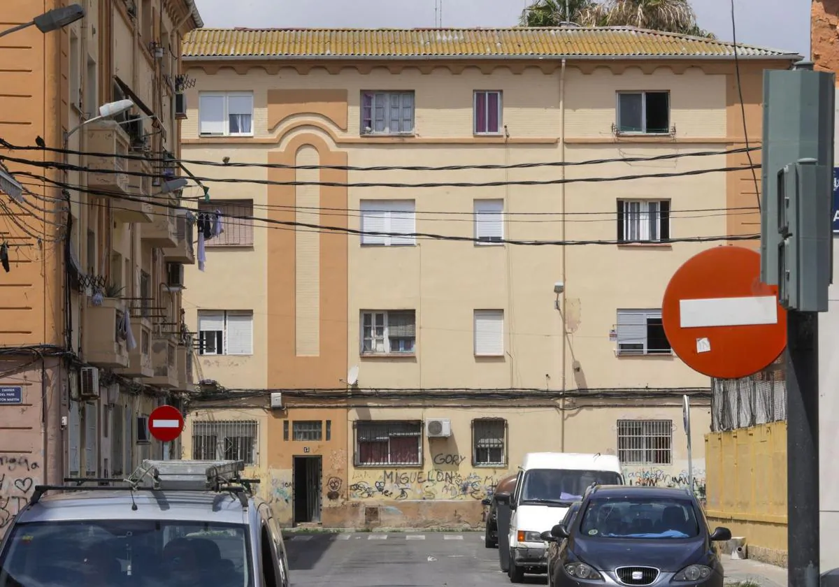 Los vecinos de la Malvarrosa piden que el operativo policial de la playa no deje sin vigilancia el barrio