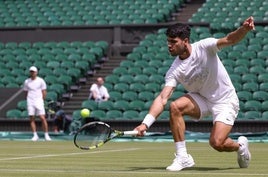 Alcaraz entrena en Wimbledon.