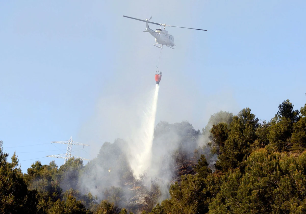 Un incendio forestal en Benicàssim afecta al parque natural del Desert de Les Palmes