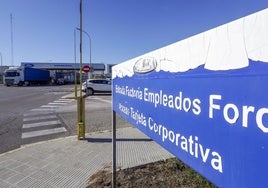 Acceso a la planta de Ford en Almussafes.