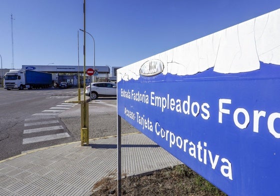 Acceso a la planta de Ford en Almussafes.