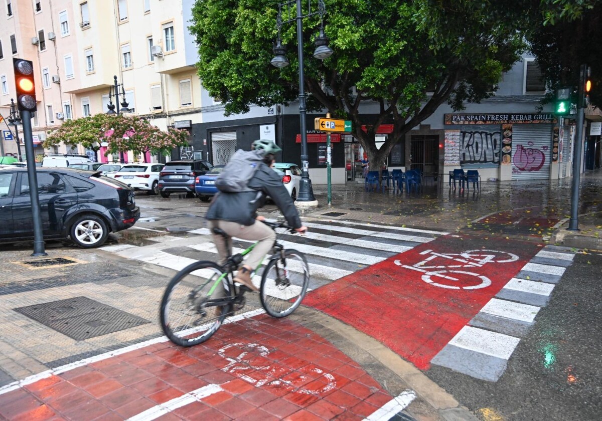 El Ayuntamiento instala una cámara y dos semáforos para facilitar la salida de taxis de Joaquín Sorolla