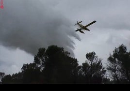 Imagen de archivo de las tareas de extinción de inciendio forestal.