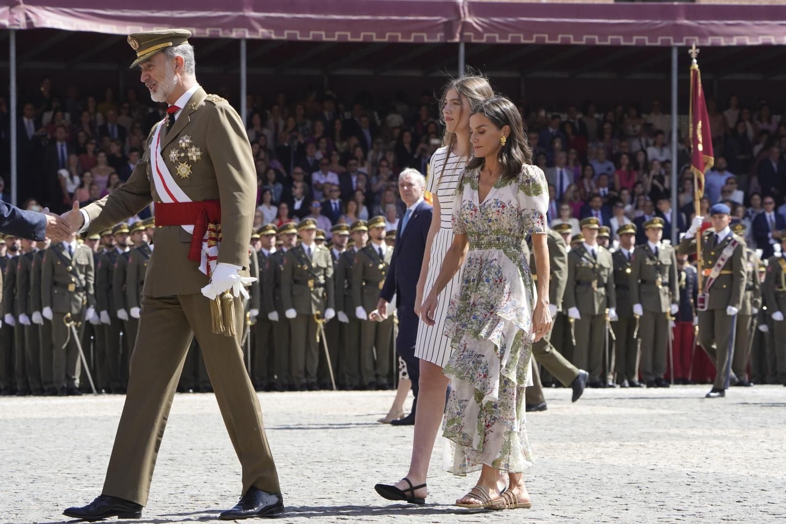 La reina Letizia estrena un vestido comprado en 2020