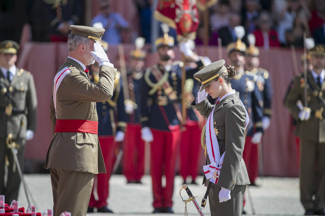 La princesa Leonor recibe la Gran Cruz del Mérito Militar