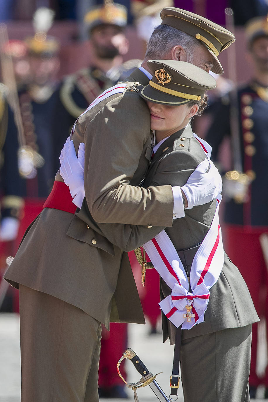 La princesa Leonor recibe la Gran Cruz del Mérito Militar