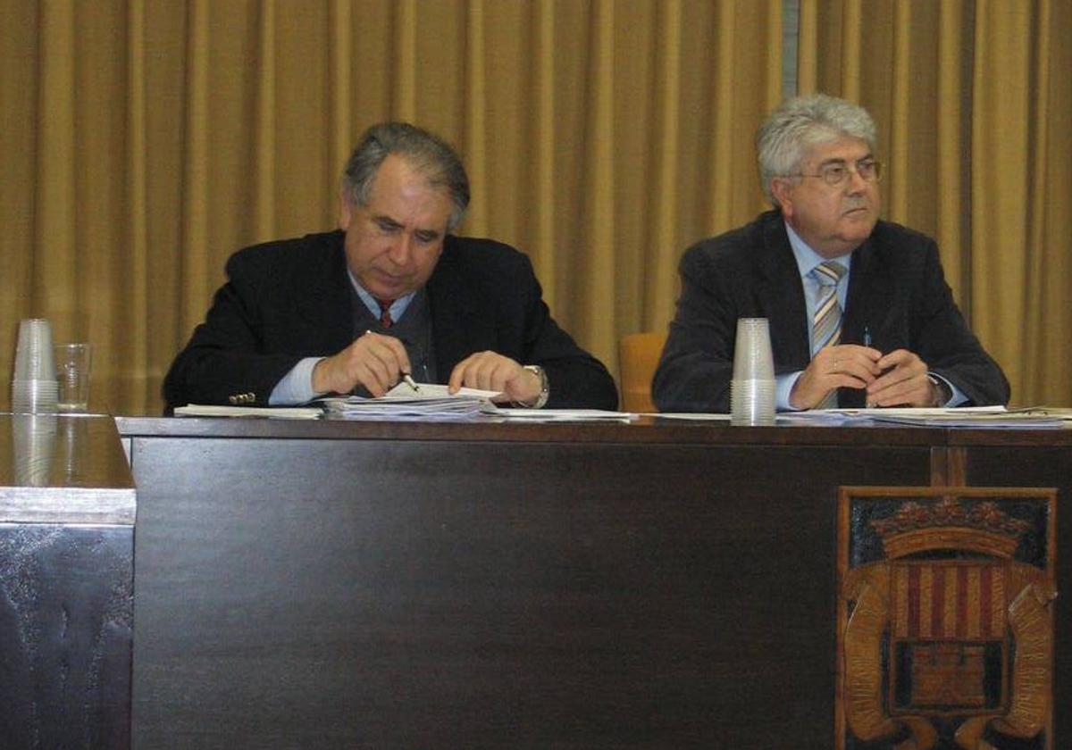 Sancho Sempere, a la izquierda, durante una conferencia.