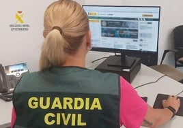 Una agente de la Guardia Civil en una imagen de archivo.