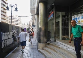 La entrada a la futura tienda del Valencia CF en la calle Colón.