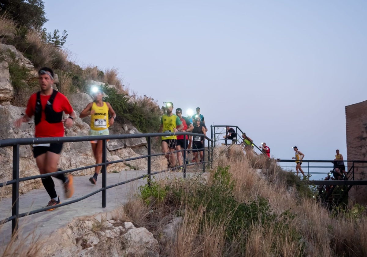 Participantes en una edición anterior del Trail Nocturn Cullera.