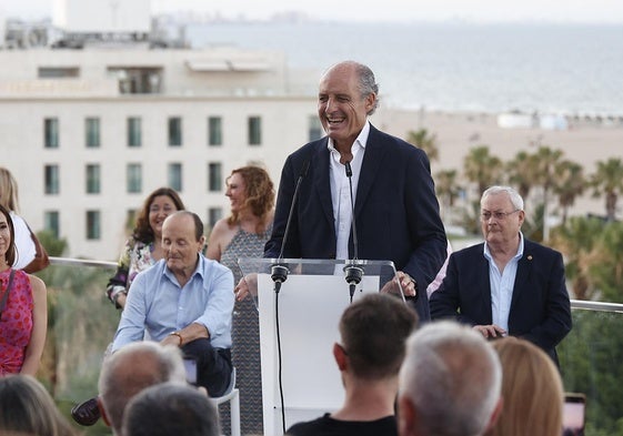 Camps, este jueves, durante la cena homenaje en Valencia.