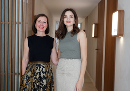 María Ángeles Ros, socia del despacho ERRE Arquitectura, y Laura Cubells, directora de Clínica Alejandría.