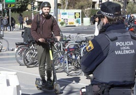 Una campaña de control a patinetes y bicicletas realizada en febrero.