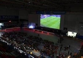 Pantalla gigante para ver un partido de España en la Eurocopa 2024.