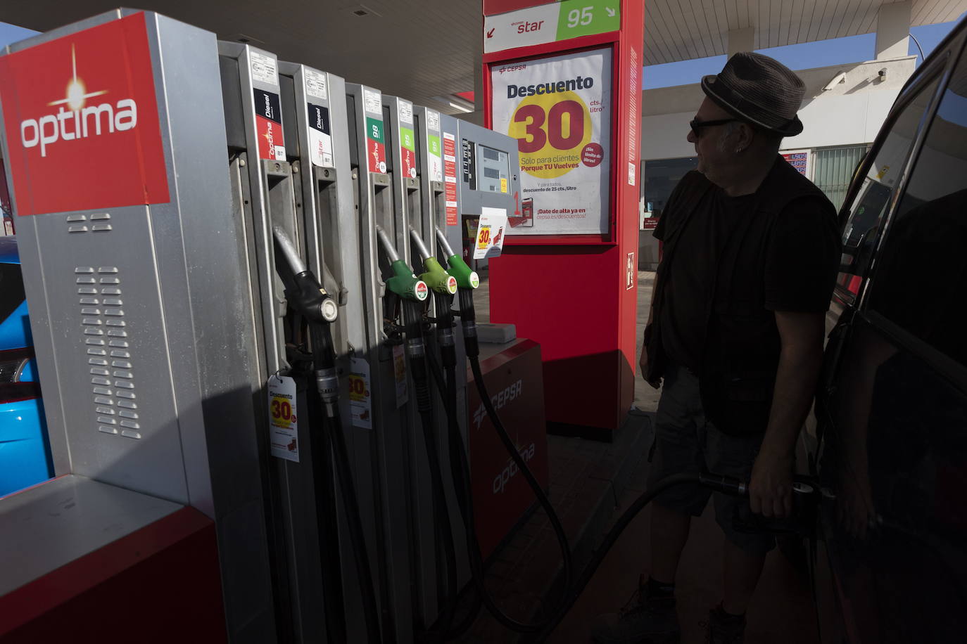 El precio de la gasolina sube por segunda semana en pleno verano y ya está más cerca de los 2 euros