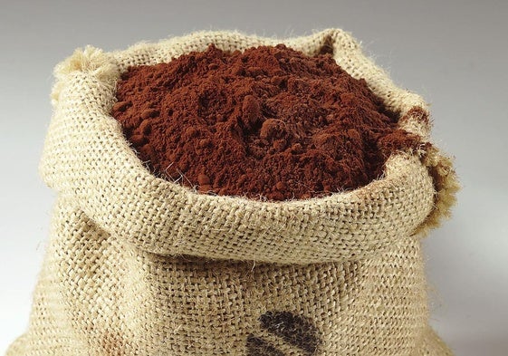 El cacao en polvo en un ingrediente saludable para preparar bebidas nutritivas.