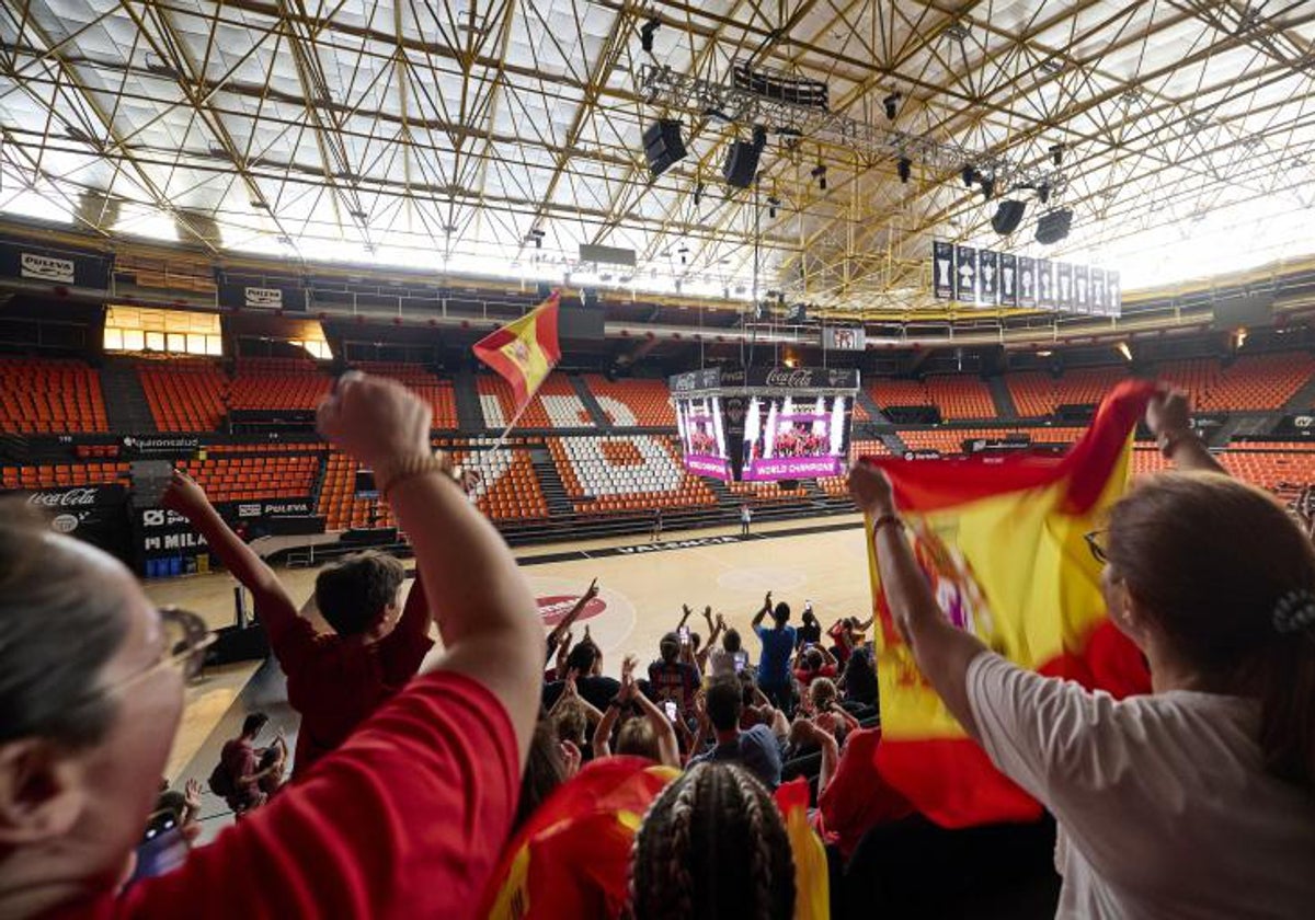 Fiesta en la Fonteta para la final del Mundial femenino.