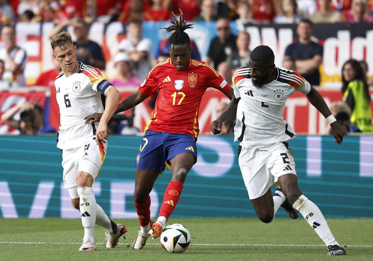 Nico Williams y Rudiger, durante un lance del encuentro.