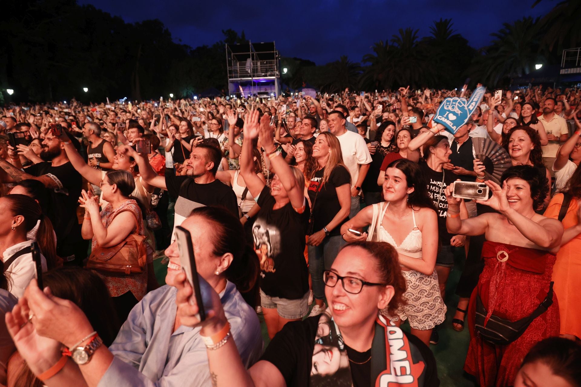 Camela revoluciona Valencia desde Viveros