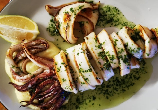 Calamarplancha con salsa Mery.