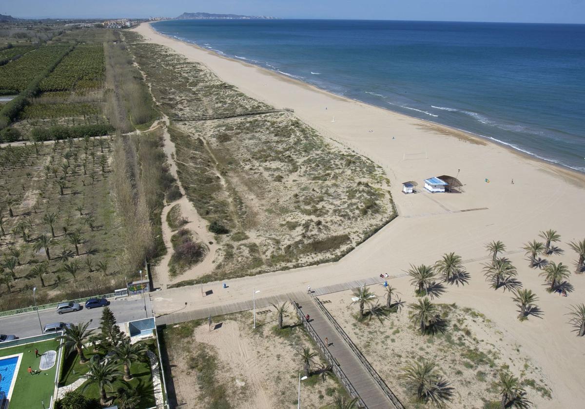 La Playa virgen de l'Ahuir está entre los municipios de Gandia y Xeraco.