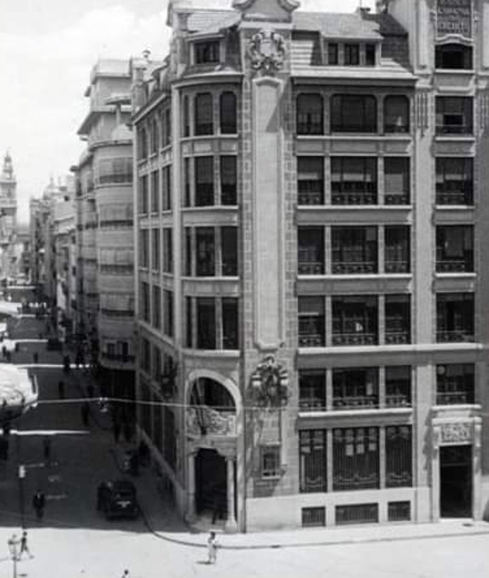 Imagen secundaria 2 - El Palacio que fue sede de un banco y revive como hotel en el centro de Valencia