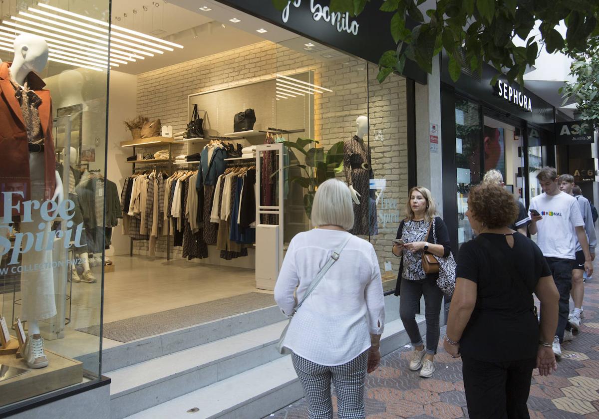 Comercios en calle Don Juan de Austria.