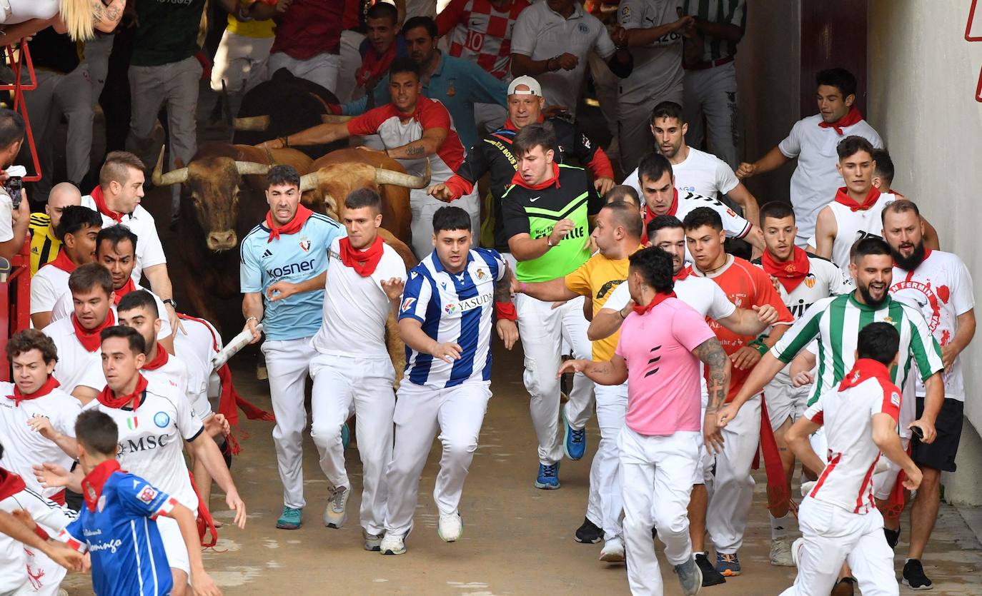 Las mejores imágenes del quinto encierro de San Fermín