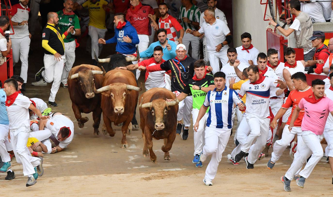 Las mejores imágenes del quinto encierro de San Fermín