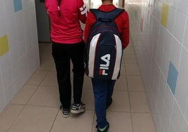 Un grupo de niños en un centro de acogida de menores.