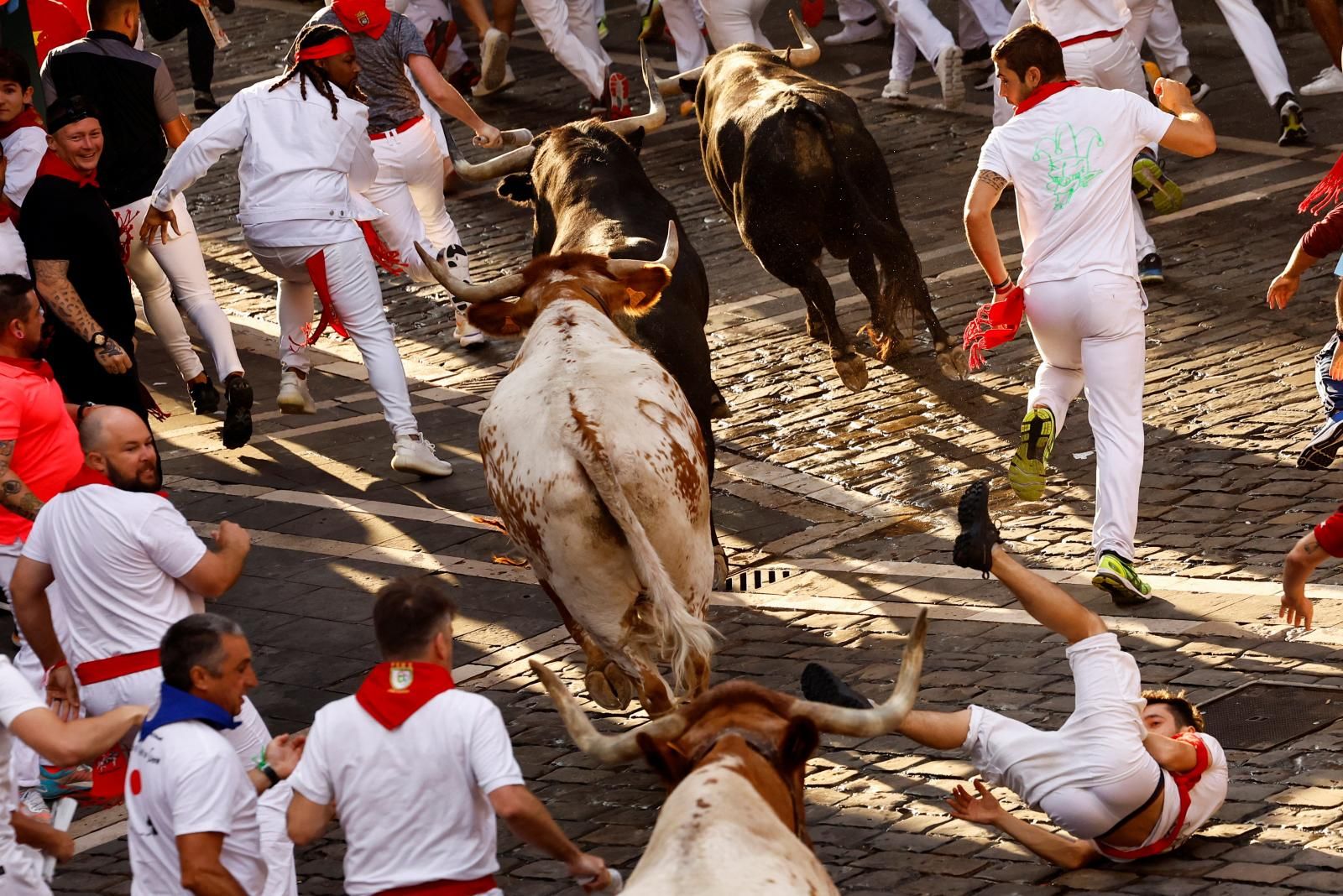 Seis heridos en el quinto encierro de San Fermín, uno de ellos pisoteado