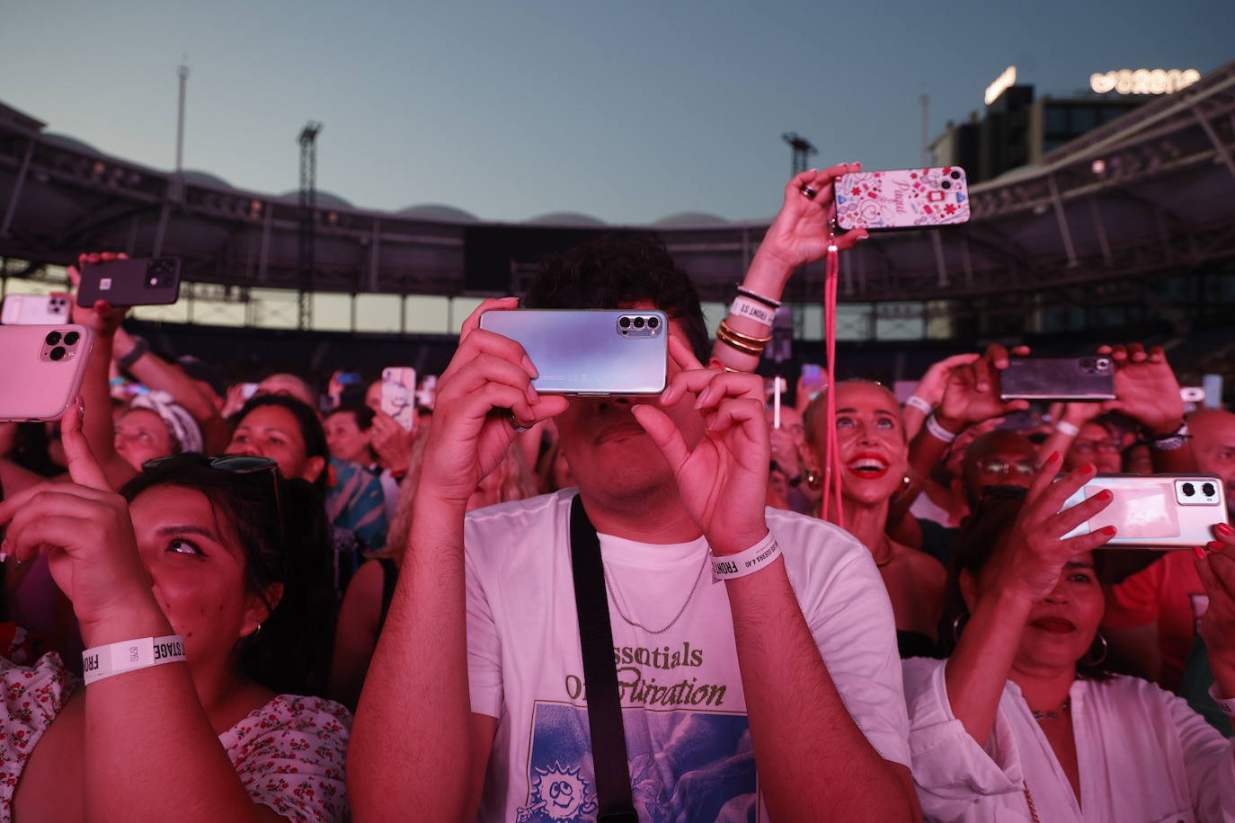 Juan Luis Guerra pone a Valencia a bailar bachata